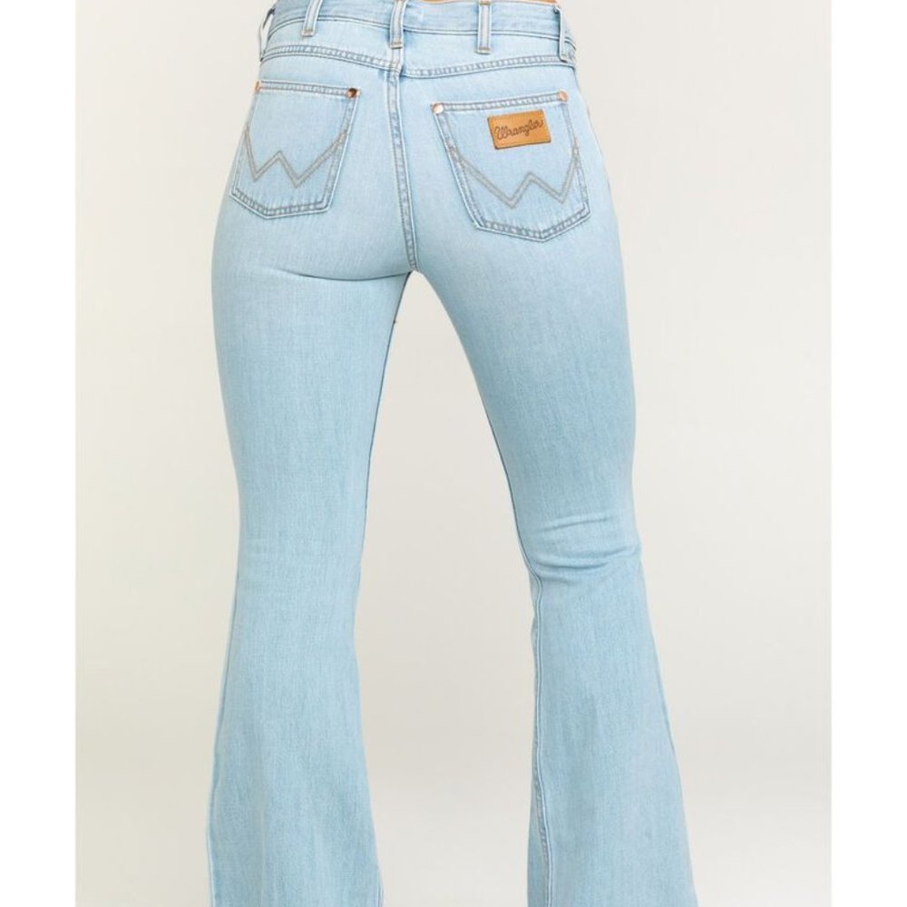 BNWT Wrangler High rise Flare jeans 31x34